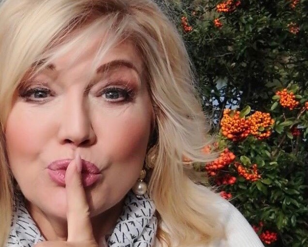 ЈУГОСЛОВЕНКАТА КОЈА ПОЗИРАШЕ РАЗГОЛЕНА ЗА ПЛЕЈБОЈ Изгледав одлично на 48 години и ја надминав маолограѓанштината ЈУГОСЛОВЕНКАТА КОЈА ПОЗИРАШЕ РАЗГОЛЕНА ЗА ПЛЕЈБОЈ Изгледав одлично на 48 години и ја надминав маолограѓанштината