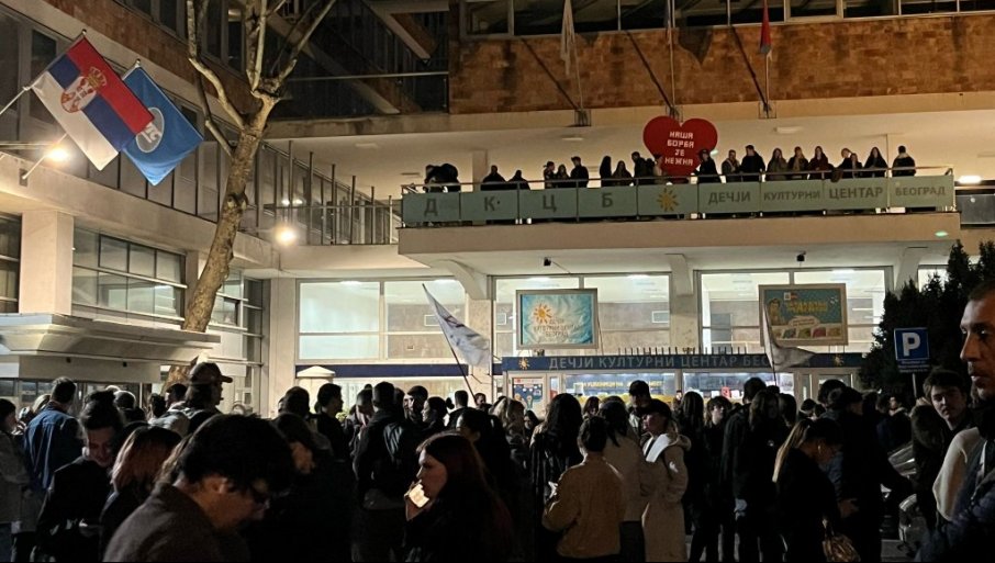 СРПСКИТЕ БЛОКАДЕРИ СТИГНАА ПРЕД СРПСКАТА РАДИО-ТЕЛЕВИЗИЈА Дали се спремаат да извршат државен удар!?