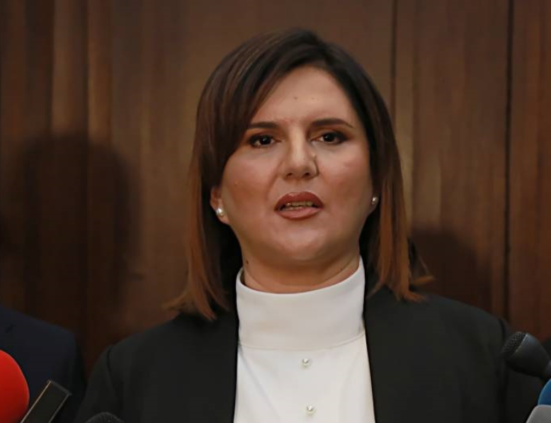 ОСОМНИЧЕНА ПРВАТА АНТИКОРУПЦИОНЕРКА ДИМИТРОВСКА – Судот и го одзеде редовниот и дипломатскиот пасош