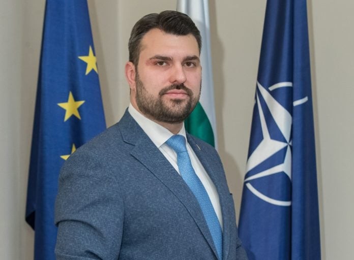 МНР НА БУГАРИЈА НИ ПОРАЧА ДА НЕ СЕ ЛАЖЕМЕ Уставните измени и впишувањето на Бугарите во македонскиот Устав не е единствениот услов