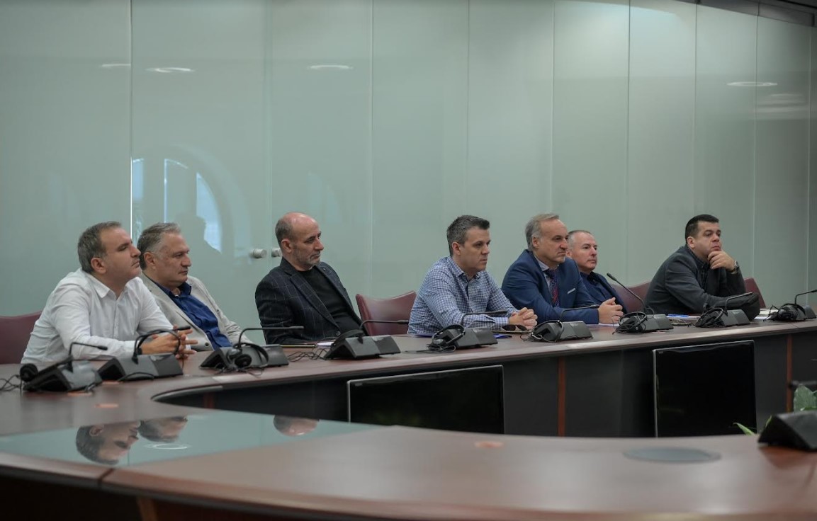 ВО СОФИЈА НОВА СРЕДБА НА ИСТОРИСКАТА КОМИСИЈА Дискутирано за македонските учебници за VII одделение и за заеднички чествувања ВО СОФИЈА НОВА СРЕДБА НА ИСТОРИСКАТА КОМИСИЈА Дискутирано за македонските учебници за VII одделение и за заеднички чествувања