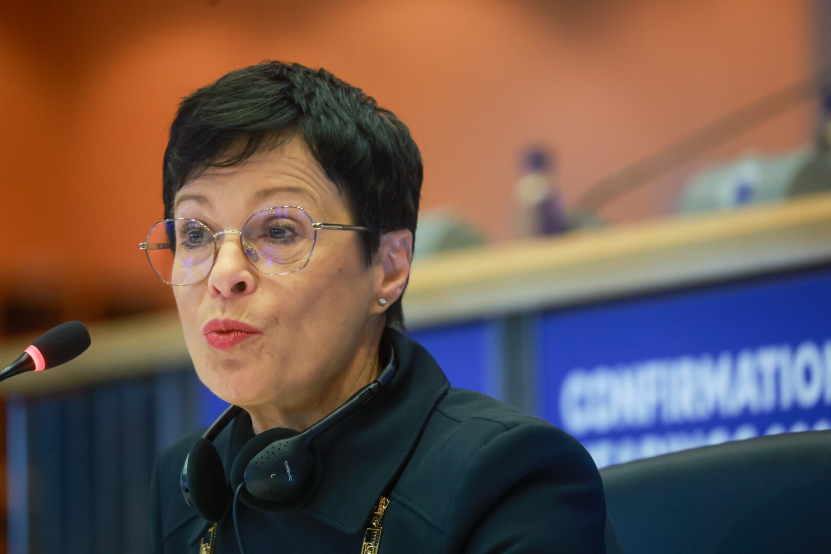 ЕВРОКОМЕСАРКАТА КОС СО НОВА ПОРАКА ДО МАКЕДОНИЈА Ќе го смените Уставот и пак не ви гарантираме дека ќе стигнете во ЕУ