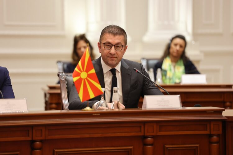 МИЦКОСКИ ТЕЛЕФОНСКИ РАЗГОВАРАЛ СО АМЕРИКАНСКИОТ МИНИСТЕР ЗА ТРГОВИЈА ЛУТНИК Обострана е согласноста за стратешкото партнерство меѓу САД и Македонија