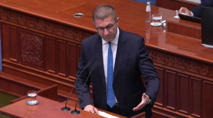 ПРЕМИЕРОТ ПОТВРДИ Артан Груби кукавички ја напуштил државата со дипломатски таблици