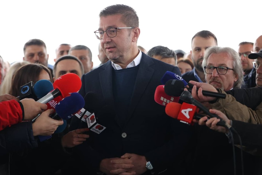 МИЦКОСКИ СО ПОРАКА ДО ДУИ ДА ЏОГИРА НА ВОДНО Вратете се на зелената агенда да ви се разбистри умот