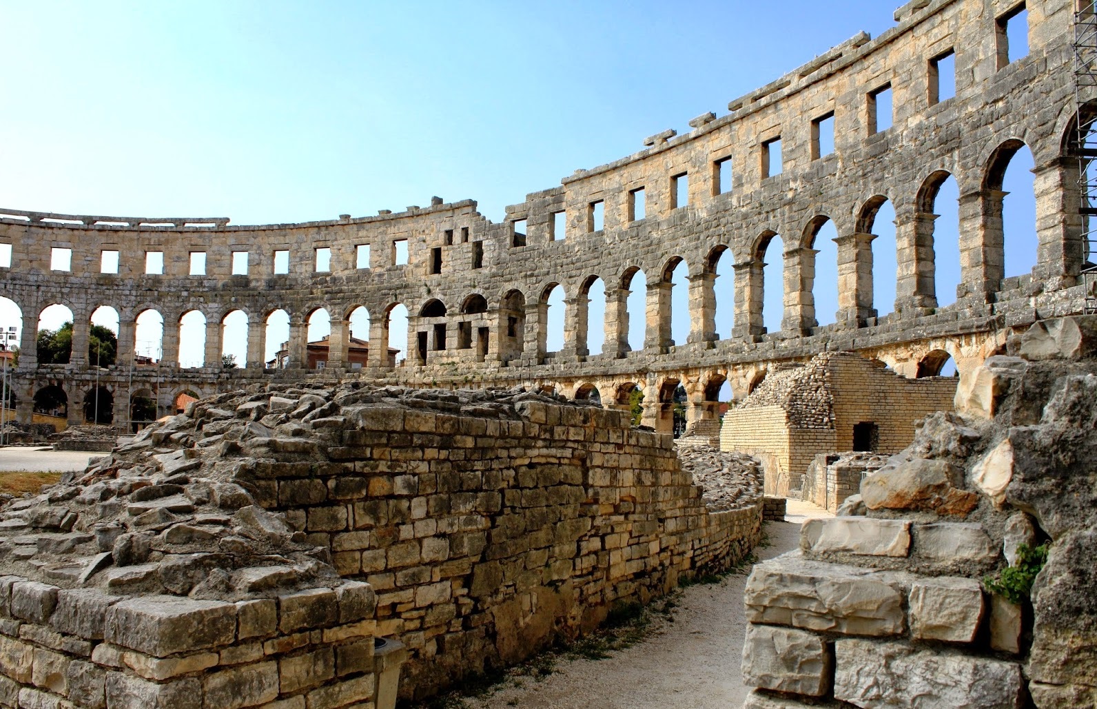 ТАЈНАТА НА РИМСКИОТ БЕТОН Како градби стари 20 века ја надминуваат современата архитектура ТАЈНАТА НА РИМСКИОТ БЕТОН Како градби стари 20 века ја надминуваат современата архитектура