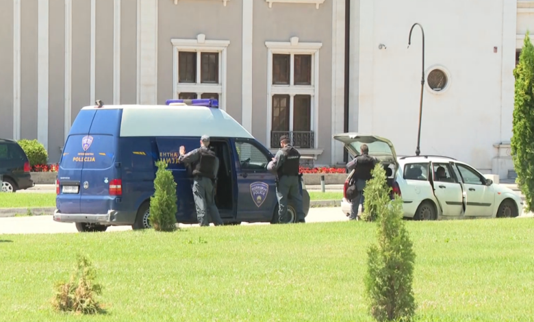 СУДСКИ ЕПИЛОГ ЗА БАНДАТА СО ИНВАЛИДСКИТЕ ПЕНЗИИ За 23 лица притвор, куќен притвор и мерки на претпазливост СУДСКИ ЕПИЛОГ ЗА БАНДАТА СО ИНВАЛИДСКИТЕ ПЕНЗИИ За 23 лица притвор, куќен притвор и мерки на претпазливост