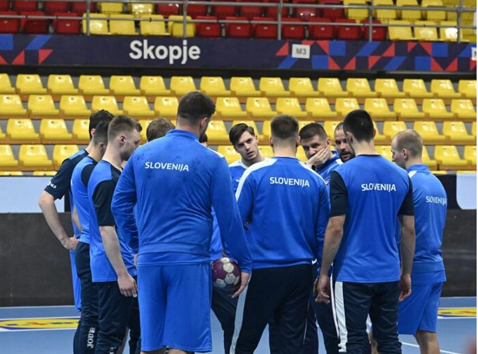 МКЕДОНИЈА ВО НЕЗАВИДНА СОСТОЈБА ДА ИЗВИСИ ЗА ЕП Словенија во финишот на квалификациите ќе игра со третиот состав МКЕДОНИЈА ВО НЕЗАВИДНА СОСТОЈБА ДА ИЗВИСИ ЗА ЕП Словенија во финишот на квалификациите ќе игра со третиот состав