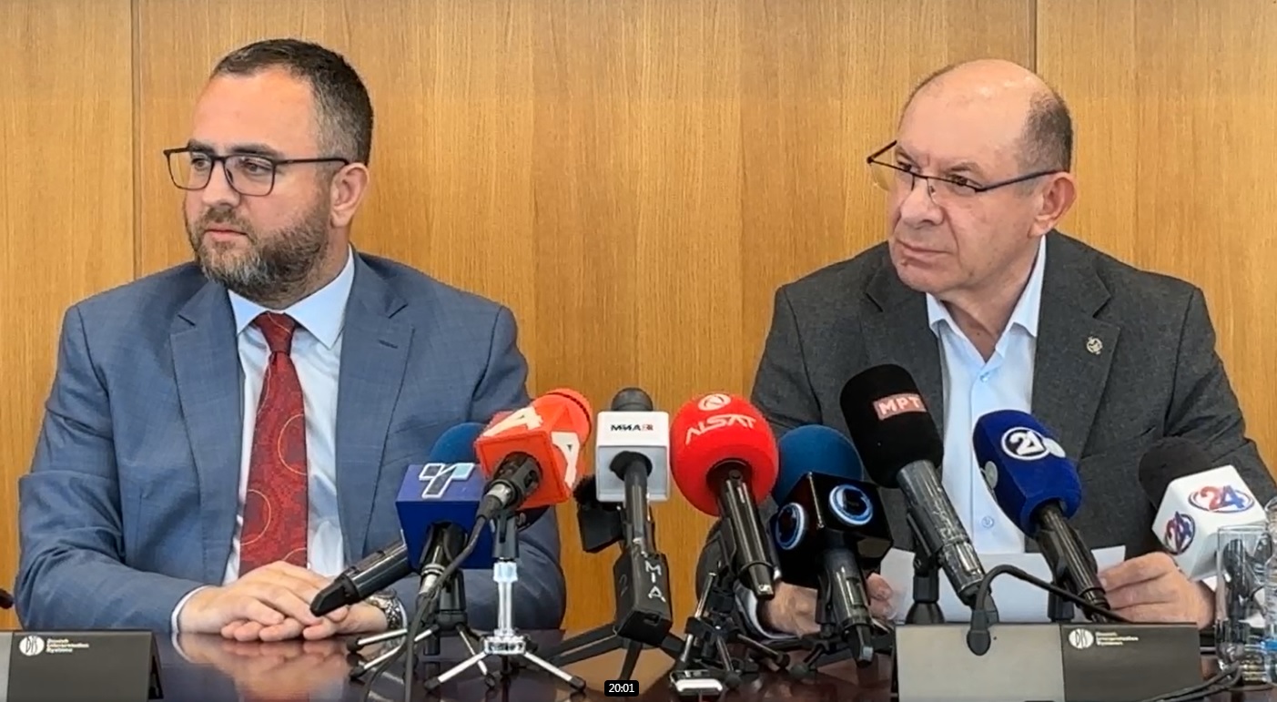 ТОШКОВСКИ СО НАГРАДА ЗА ПОЛИЦАЕЦОТ КОЈ СПРЕЧИ ДЕВОЈКА ДА СИ ГО ОДЗЕМЕ ЖИВОТОТ Притоа беше и повреден ТОШКОВСКИ СО НАГРАДА ЗА ПОЛИЦАЕЦОТ КОЈ СПРЕЧИ ДЕВОЈКА ДА СИ ГО ОДЗЕМЕ ЖИВОТОТ Притоа беше и повреден