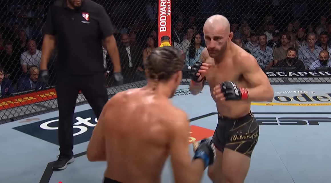 АЛЕКСАНДАР ВОЛКАНОВСКИ ПРЕД ФИНАЛНАТА БОРБА Подготвен сум да ја вратам титулата АЛЕКСАНДАР ВОЛКАНОВСКИ ПРЕД ФИНАЛНАТА БОРБА Подготвен сум да ја вратам титулата