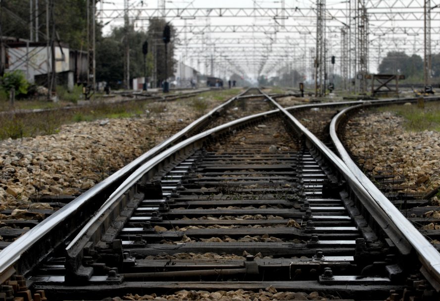 ТРАГЕДИЈА ВО ИТАЛИЈА Воз удри тројца млади мажи, еден загина