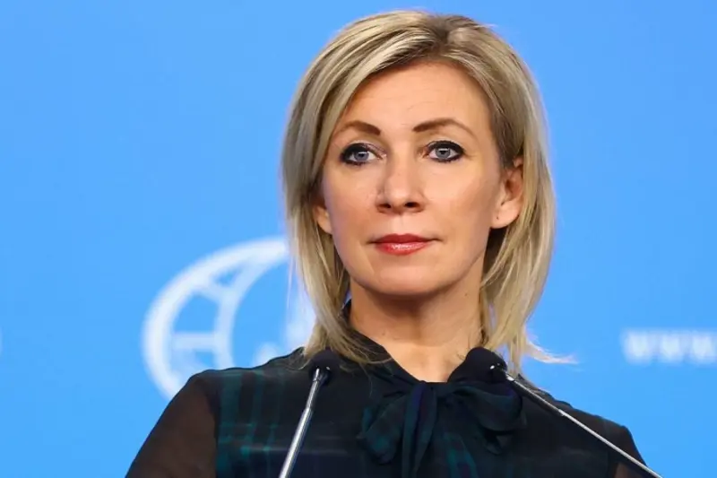 ЗАХАРОВА СО ЖЕСТОКА РЕАКЦИЈА Ја нарече ЕУ мафија поради притисокот врз Вучиќ да не оди во Москва за 9 Мај