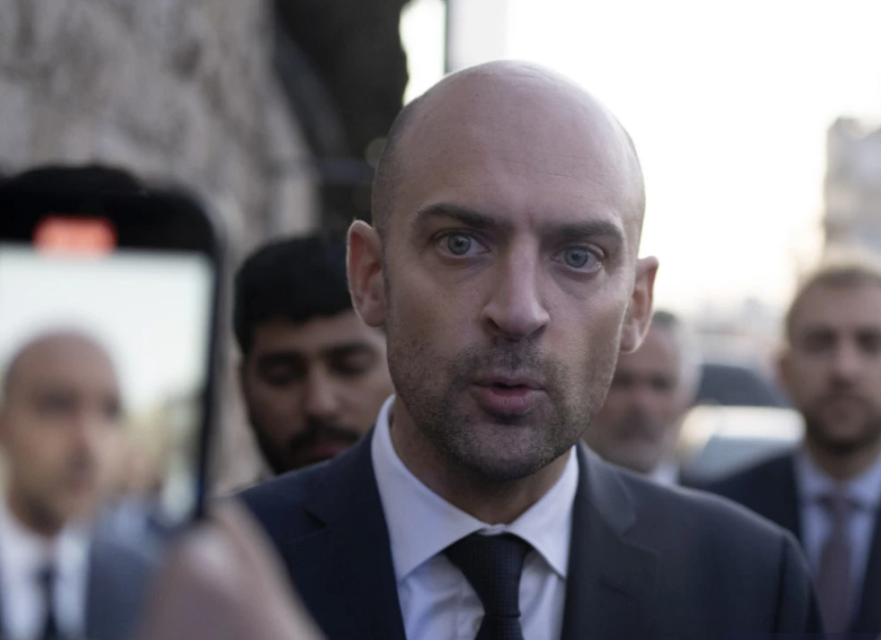 ПАРИЗ СО ОТРОВНИ СТРЕЛИ КОН МОСКВА Путин е единствената пречка за мир во Украина ПАРИЗ СО ОТРОВНИ СТРЕЛИ КОН МОСКВА Путин е единствената пречка за мир во Украина