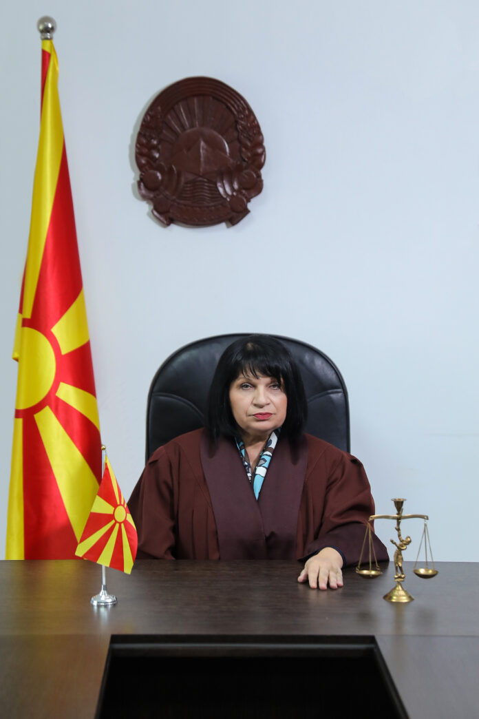 СУДСКА ПРЕСВРТНИЦА ВО УСТАВНИОТ СУД Неуставно избрана судијка две години носела одлуки СУДСКА ПРЕСВРТНИЦА ВО УСТАВНИОТ СУД Неуставно избрана судијка две години носела одлуки