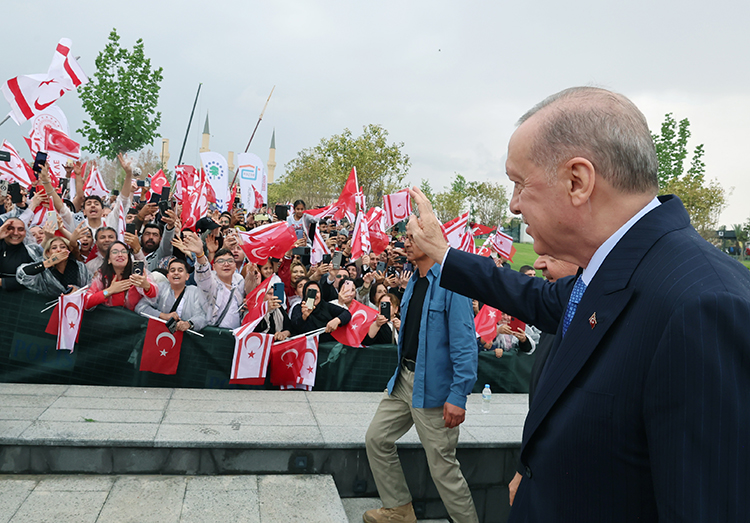 ПРОДОЛЖУВААТ АПСЕЊАТА ВО ИСТАНБУЛ – Лишени од слобода околу 40 лица