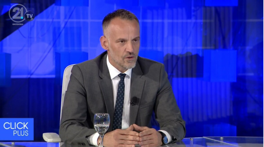 АЛИЈАНСА ЗА АЛБАНЦИТЕ Е ВО ВЛАДАТА Дебакл за Таравари, од 50 само тројца функционери поднеле оставки АЛИЈАНСА ЗА АЛБАНЦИТЕ Е ВО ВЛАДАТА Дебакл за Таравари, од 50 само тројца функционери поднеле оставки