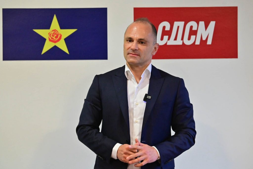 СОВЕТНИЦИТЕ НА СДСМ ЌЕ РОТИРААТ Ќе има нов кодекс на однесување и санкции за неисполнување на обврските СОВЕТНИЦИТЕ НА СДСМ ЌЕ РОТИРААТ Ќе има нов кодекс на однесување и санкции за неисполнување на обврските