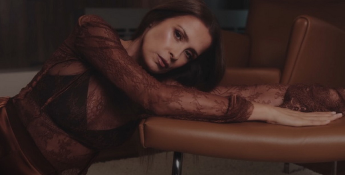 КАРОЛИНА ГОЧЕВА СО НОВА ПЕСНА: „Мог живота дио“ – љубов на прво слушање КАРОЛИНА ГОЧЕВА СО НОВА ПЕСНА: „Мог живота дио“ – љубов на прво слушање