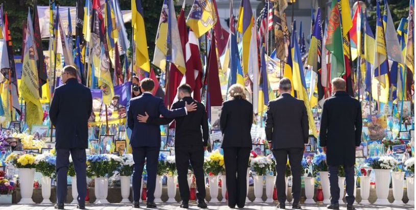 ДЕН ПО ПАРАДАТА ВО МОСКВА ЕВРОПСКИ ЛИДЕРИ ВО КИЕВ Европската Унија обединета зад Украина