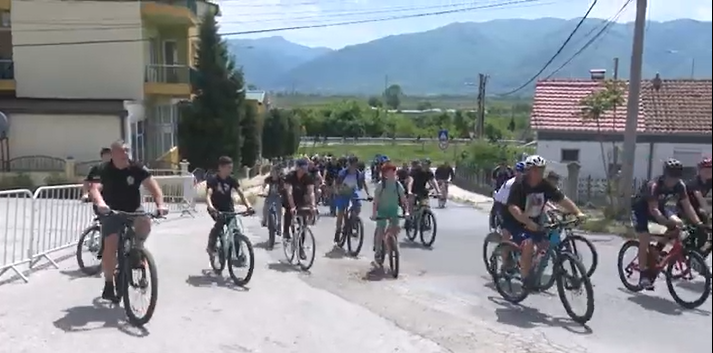 КОЧАНИ ТАГУВА АМА НЕ МОЛЧИ Со велосипедска тура им оддаде почит на жртвите од „Пулс“ КОЧАНИ ТАГУВА АМА НЕ МОЛЧИ Со велосипедска тура им оддаде почит на жртвите од „Пулс“