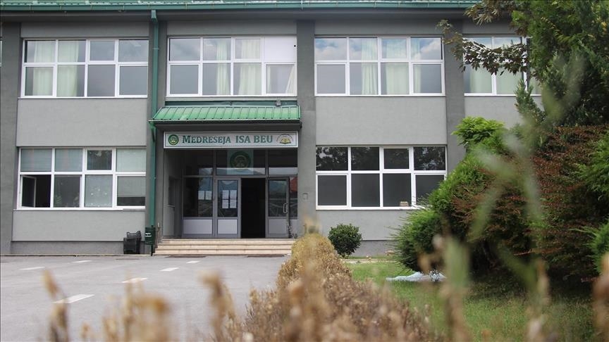ВЕТУВАЊА, МАНИПУЛАЦИИ И УКИНУВАЊЕ Судир меѓу албанските партии, кој ќе ја реши судбината на медресата „Иса бег“? ВЕТУВАЊА, МАНИПУЛАЦИИ И УКИНУВАЊЕ Судир меѓу албанските партии, кој ќе ја реши судбината на медресата „Иса бег“?