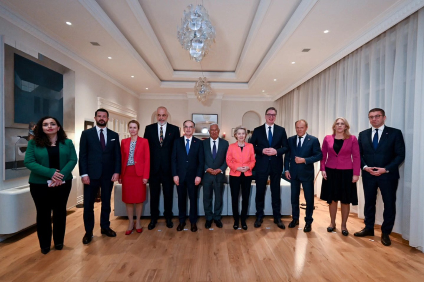 МИЦКОСКИ ОД ТИРАНА Утре важен ден за Македонија МИЦКОСКИ ОД ТИРАНА Утре важен ден за Македонија