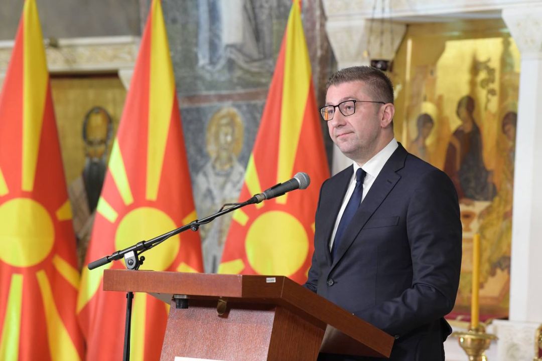 БИТКАТА Е ДАЛЕКУ ОД ЗАВРШЕНА – Мицкоски најави жестока борба за македонскиот идентитет