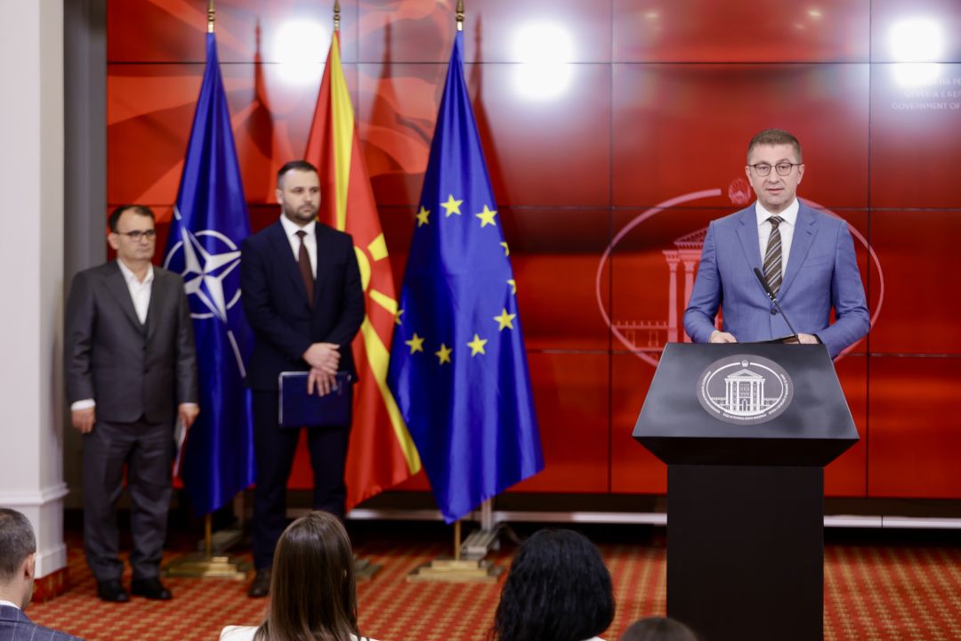 МИЦКОСКИ СО ПОВИК ДО ОПОЗИЦИЈАТА Лобирајте во Брисел за носење на Резолуцијата со која се признаваат македонскиот јазик и идентитет МИЦКОСКИ СО ПОВИК ДО ОПОЗИЦИЈАТА Лобирајте во Брисел за носење на Резолуцијата со која се признаваат македонскиот јазик и идентитет