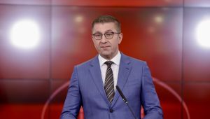 МИЦКОСКИ ЈА ПОБЕДИ ПЕТРОВСКА НА СУД Лагата има кратки нозе, Славјанка мора да се извини