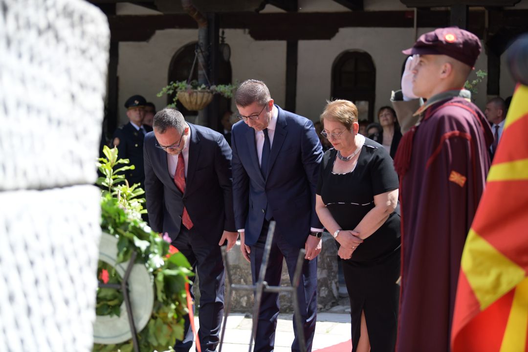 МИЦКОСКИ СЕ ПОКЛОНИ НА ГРОБОТ НА ВЕЛИКАНОТ Борбата и делото на Гоце Делчев за Македонија се безвременски, така и ќе остане за следните генерации