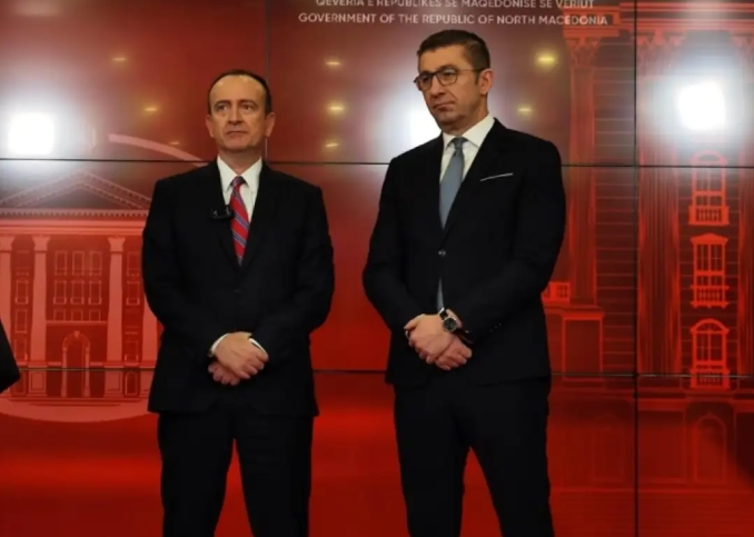 ТАРАВАРИ ЗА НАПУШТАЊЕ НА ВЛАДАТА Мицкоски не ме ферма и затоа си се враќам кај народот ТАРАВАРИ ЗА НАПУШТАЊЕ НА ВЛАДАТА Мицкоски не ме ферма и затоа си се враќам кај народот