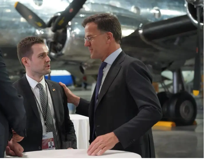 МУЦУНСКИ ЗГРОЗЕН ОД РУСКИТЕ НАПАДИ Солидарност со Украина