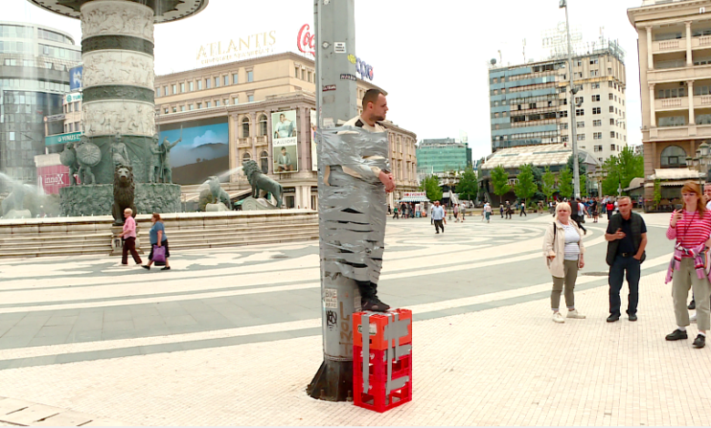 КОЧАНЧАНЕЦ СО КРИК НА ПЛОШТАДОТ Петмина другари ми загинаа, каде се институциите?