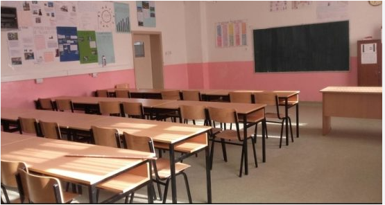 СЛУЧАЈ НА НАСИЛСТВО МЕЃУ ВРСНИЦИ ВО СКОПЈЕ Девојче нападнато во училиште СЛУЧАЈ НА НАСИЛСТВО МЕЃУ ВРСНИЦИ ВО СКОПЈЕ Девојче нападнато во училиште