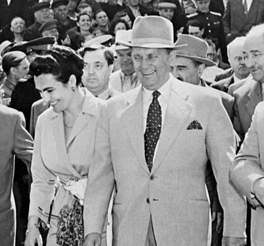 ПО ШЕСТ ДЕЦЕНИИ Тито и неговото дрво во Шри Ланка сè уште опстојуваат