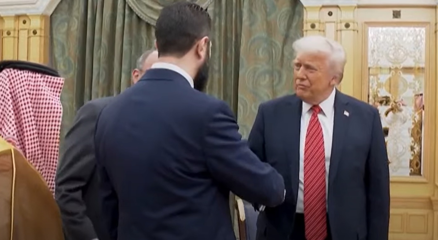 ИСТОРИСКА СРЕДБА ПО 25 ГОДИНИ Трамп се сретна со сирискиот претседател ал-Шара во Ријад