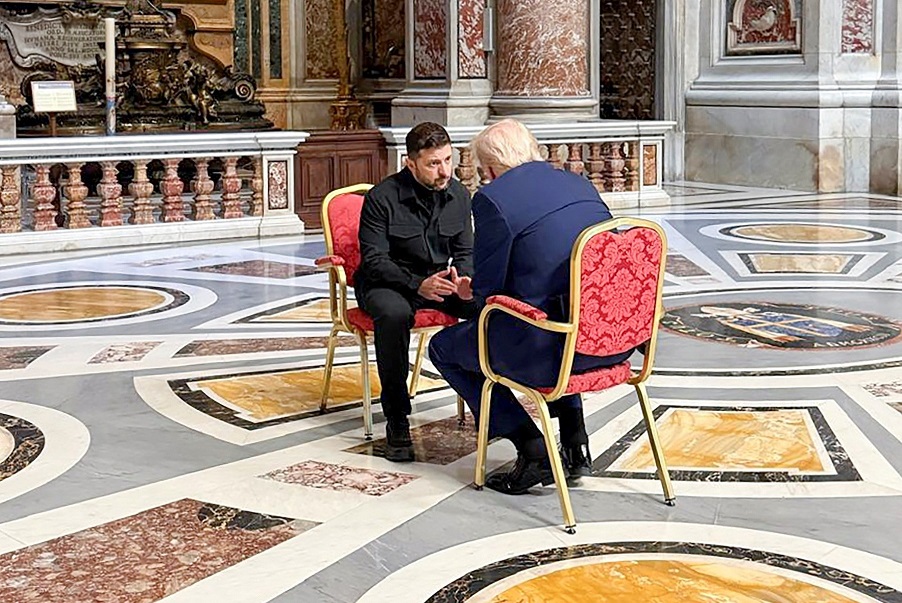 ТАЈНА ДИПЛОМАТИЈА НА МАРГИНИТЕ НА НАТО САМИТОТ Средба Трамп – Зеленски без камери