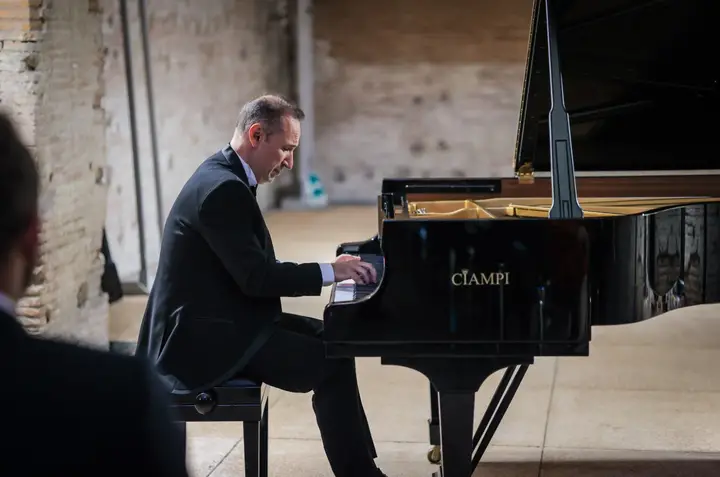 ОД РИМ СО ЉУБОВ Трпчески ја раскажа приказната за словенската писменост преку клавир ОД РИМ СО ЉУБОВ Трпчески ја раскажа приказната за словенската писменост преку клавир