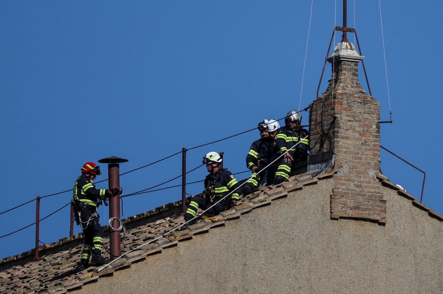 ПОСТАВЕН ОЏАКОТ ЗА ИЗБОР НА НОВ ПАПА Бел чад ќе го најави наследникот на папата Франњо
