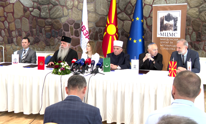 ОБЕДИНЕТИ ВО ВЕРАТА И ПРОТИВ НАСИЛСТВОТО Верските лидери потпишаа декларација против екстремизмот