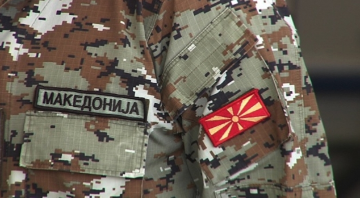 СЕ ОДБЕЛЕЖУВА ДЕНОТ НА АРМИЈАТА Специјална артилериска стрелба во Скопје