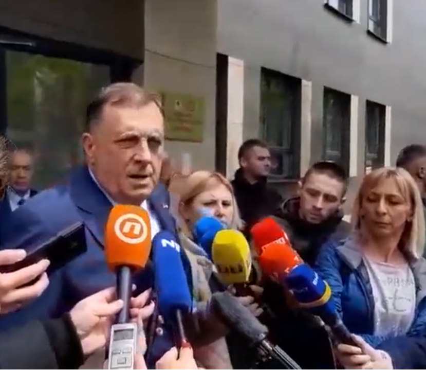 ПОВЕЌЕ ОД 50.000 МИГРАНТИ ВО БиХ – Додик најавува одбрана на Република Српска и нема да прифаќа мигранти од Британија ПОВЕЌЕ ОД 50.000 МИГРАНТИ ВО БиХ – Додик најавува одбрана на Република Српска и нема да прифаќа мигранти од Британија