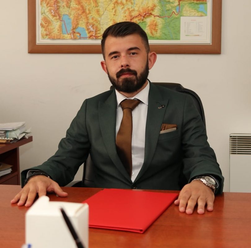 ГРАДОНАЧАЛНИКОТ НА РОСОМАН ЈА ОТРФЛА КРИВИЧНАТА ПРИЈАВА Политички притисок пред избори