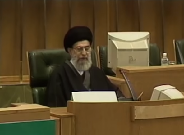 ПО ВОЈНАТА СО ИЗРАЕЛ Хамнеи првпат се појави во јавноста на верски настан