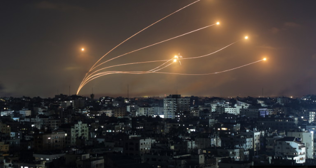 ВОЕНА ЕСКАЛАЦИЈА Иран го запали небото над Израел со ракетен напад