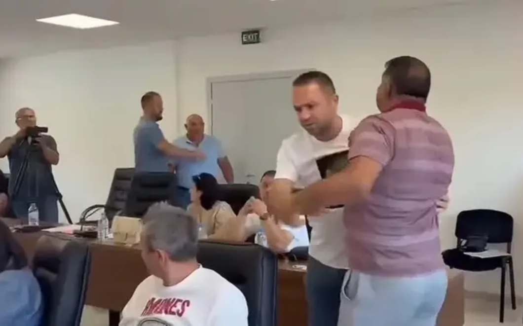 ВМРО-ДПМНЕ БАРА ОСТАВКА ОД СОВЕТНИК ВО КОЧАНИ Советникот е дел од сценарио за политички спас на Филипче