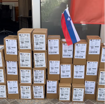 СРЦАТА ОД СЛОВЕНИЈА ЧУКААТ ЗА КОЧАНИ – Хуманитарна пратка од Словенија со 4.070 силиконски лепенки