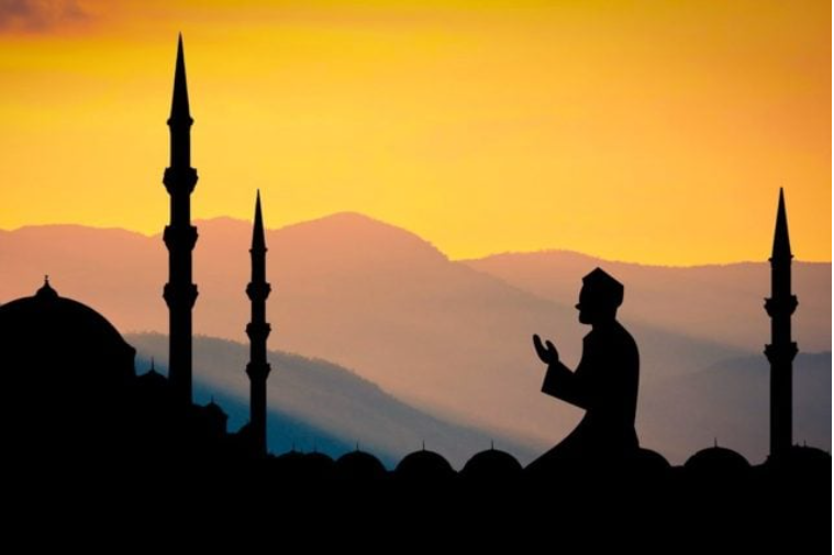 ПОЧНА КУРБАН БАЈРАМ Молитва, курбан и порака за хуманост