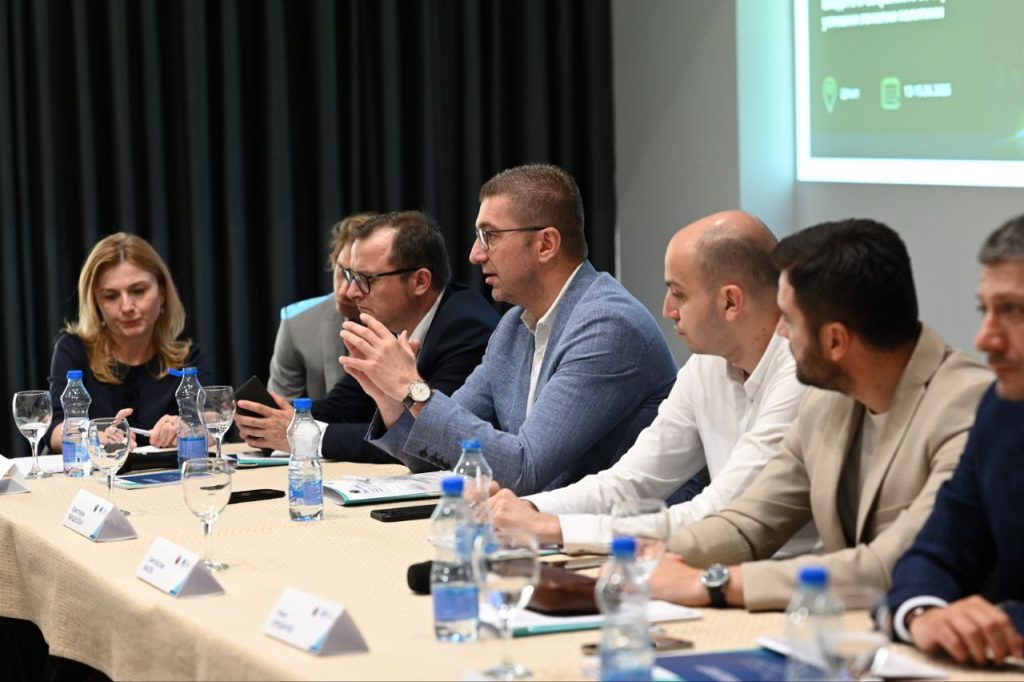 МИЦКОСКИ НАЈАВИ ПОЛИТИЧКИ ЗЕМЈОТРЕС – СДСМ пред тотален пораз, може да не освои ниту една општина МИЦКОСКИ НАЈАВИ ПОЛИТИЧКИ ЗЕМЈОТРЕС – СДСМ пред тотален пораз, може да не освои ниту една општина