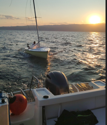 ДРАМА НА ОХРИДСКОТО ЕЗЕРО Ссилен ветер ги фрли во неволја, полицијата ги спаси ДРАМА НА ОХРИДСКОТО ЕЗЕРО Ссилен ветер ги фрли во неволја, полицијата ги спаси